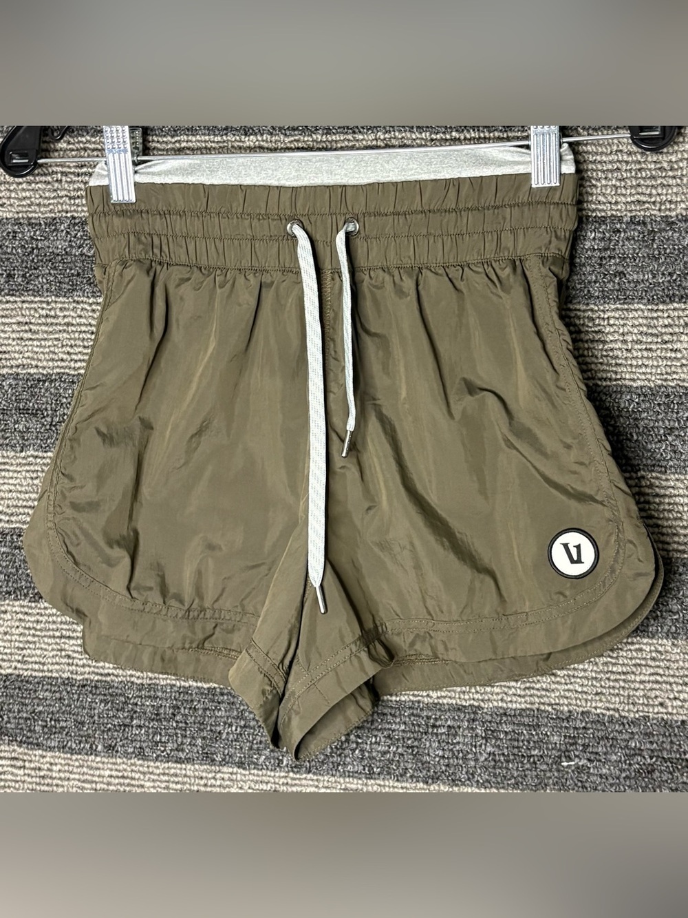 Vuori Halo Performance Sport Shorts Olive Green Women’s XS EUC